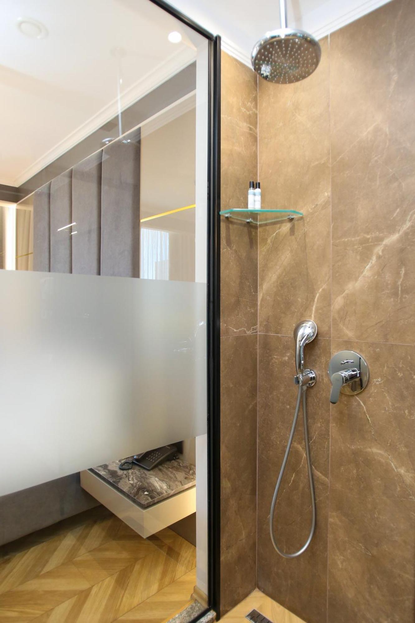 Belvedere Hotel & Spa Vlorë エクステリア 写真